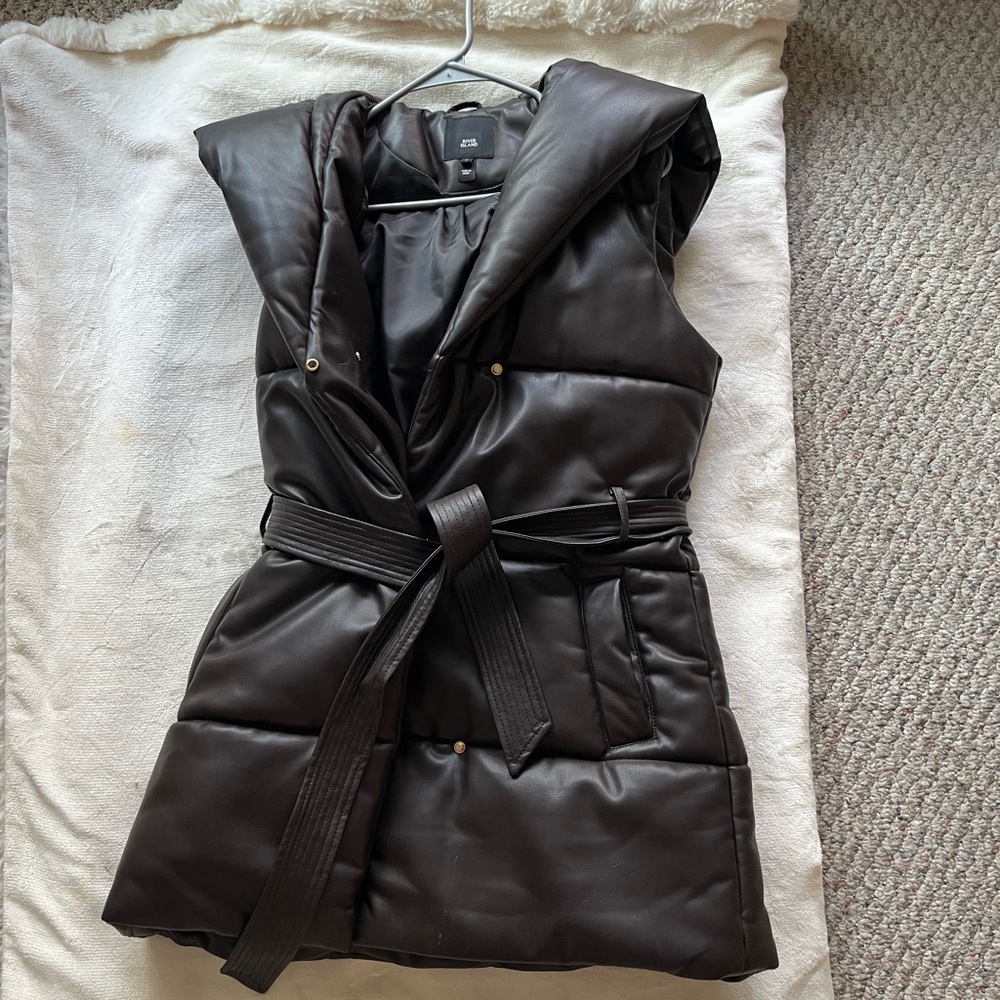Brown sleeveless puffer coat size Small